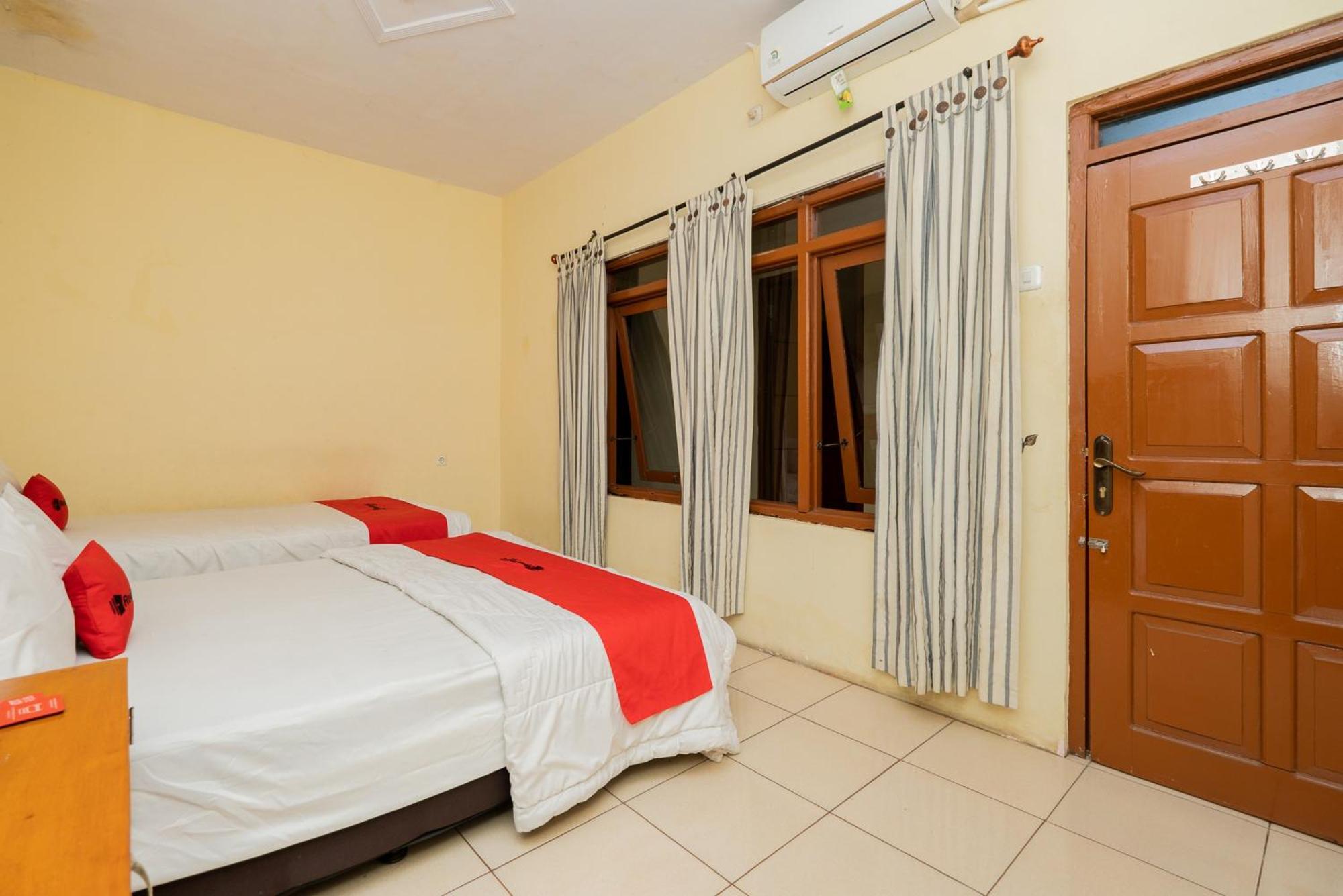 Reddoorz Syariah At Danau Maninjau Sawojajar Hotel Malang Exterior photo